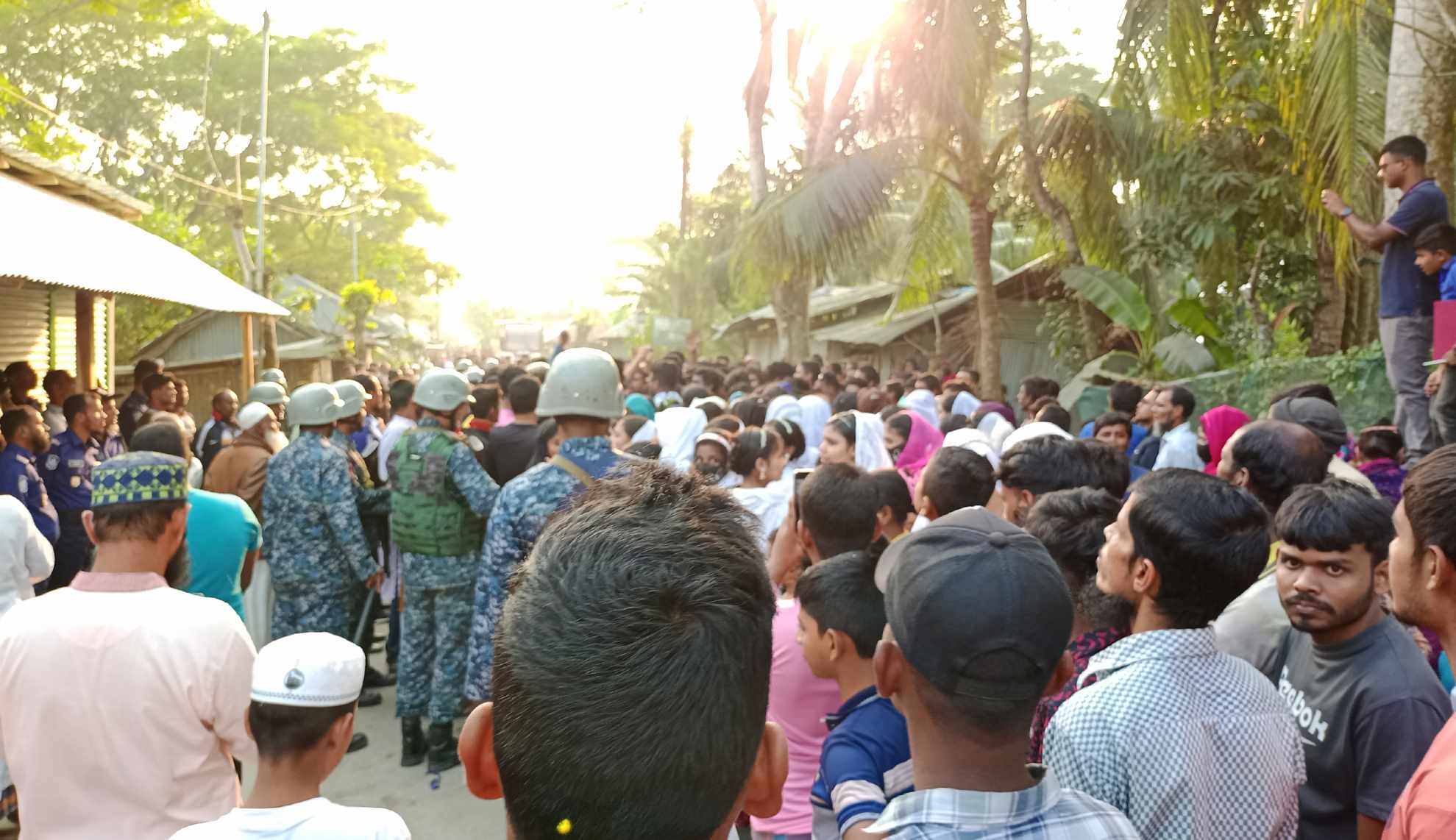 পরীক্ষা শেষে বাড়ি ফেরার পথে সড়কে ঝড়লো শিক্ষার্থীর প্রাণ
