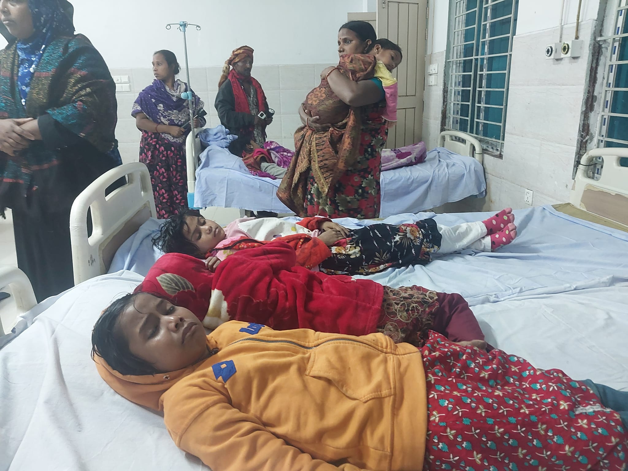 গোপালগঞ্জে প্রাক-বড়দিন অনুষ্ঠানের খাবার খেয়ে শতাধিকশিশু কিশোর অসুস্থ