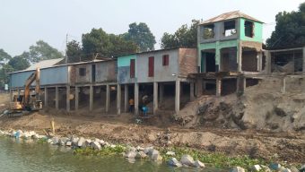 গোপালগঞ্জে ৫ কোটি টাকার উন্নয়ন কাজে বাঁধা ৫০ অবৈধ স্থাপনা