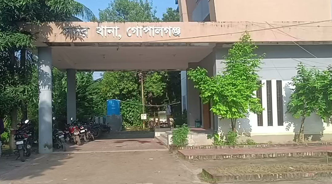 বাসায় নেই কেউ,   অতঃপর……….