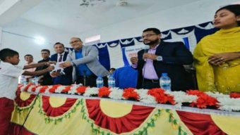 গলাচিপায় শিক্ষার্থীদের মাঝে চেক বিতরণ