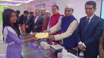 গোপালগঞ্জে শিক্ষার্থীদের মাঝে শীতবস্ত্র ও শিক্ষা অনুদান বিতরণ