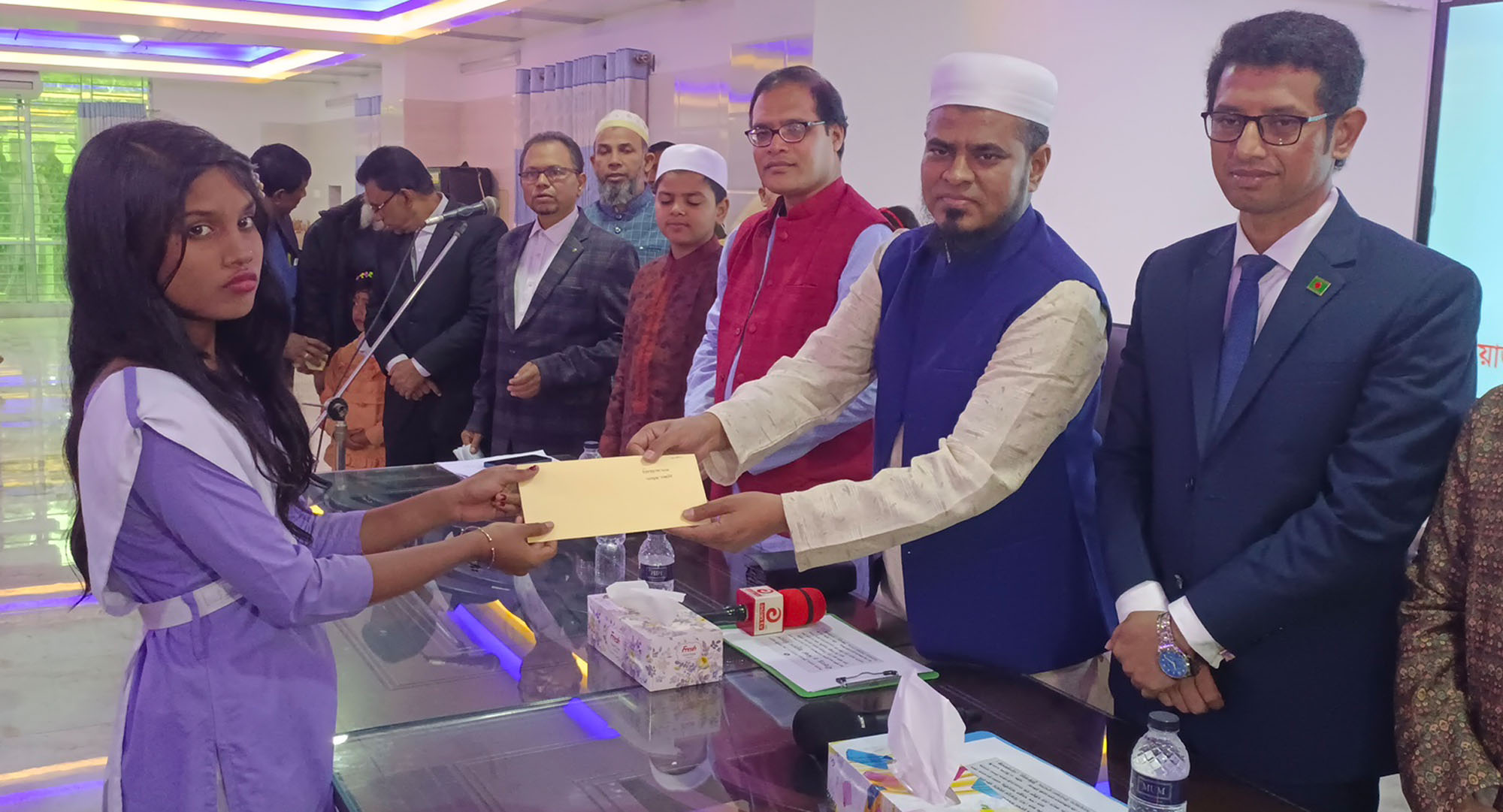 গোপালগঞ্জে শিক্ষার্থীদের মাঝে শীতবস্ত্র ও শিক্ষা অনুদান বিতরণ
