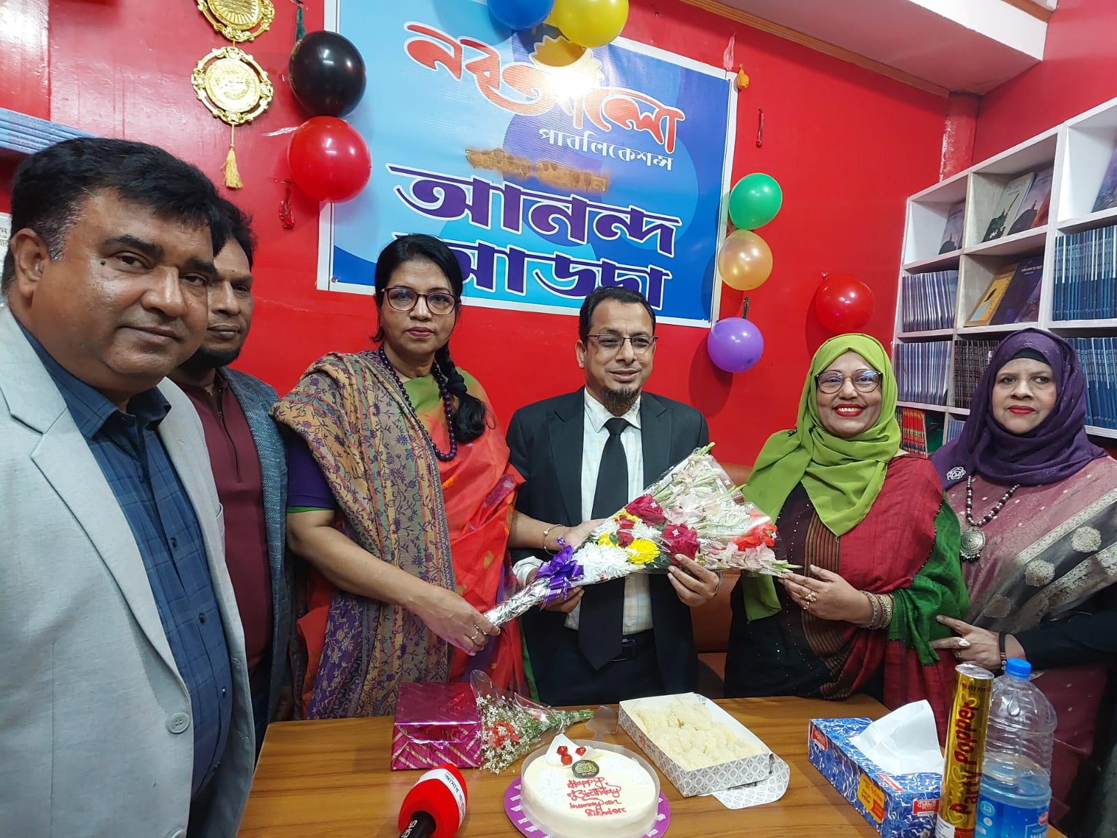 হোমপিচ ডেভেলপমেন্ট কোম্পানির চেয়ারম্যানের জন্মদিন উৎসবমুখর পরিবেশে উদযাপিত হয়।