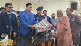 বাঘমারায় শীতার্তদের মধ্যে জেলা পরিষদের কম্বল বিতরণ