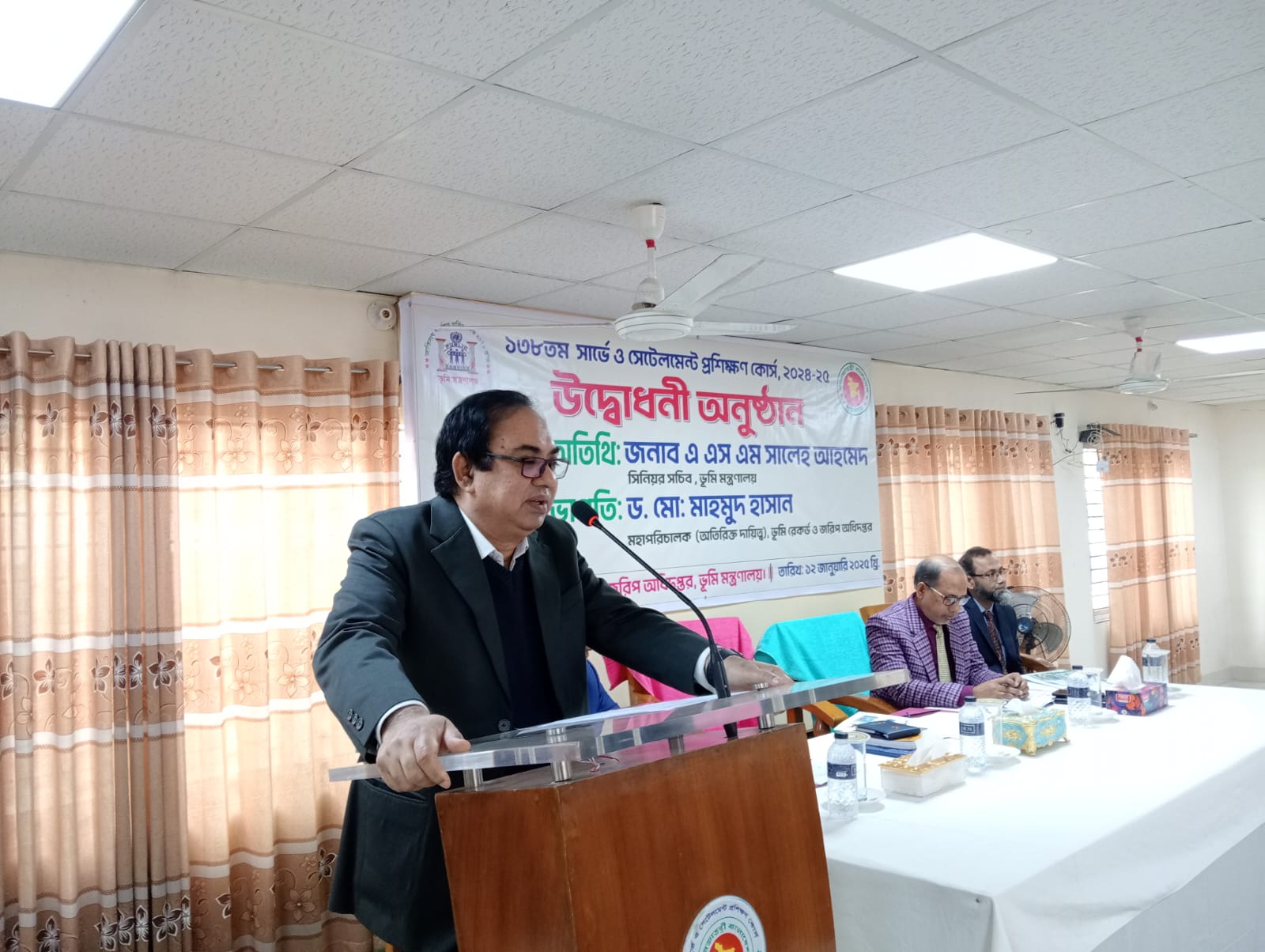 জনগণের ওপর কর্তৃত্ব নয় : সিনিয়র সচিব