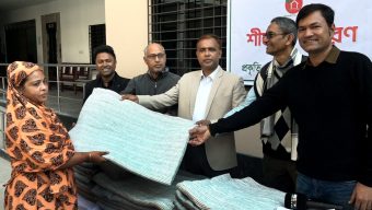 শীতার্থ মানুষের পাশে দাঁড়িয়েছে বরিশাল প্রকৃতি ও জীবন ক্লাব