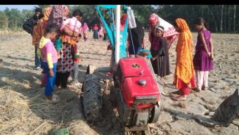 ইন্দুরকানীতে ট্রাক্টরের ফালে পিতার সামনে   ক্ষতবিক্ষত হয়ে ছেলে আব্দুল্লাহর করুন মৃত্যু