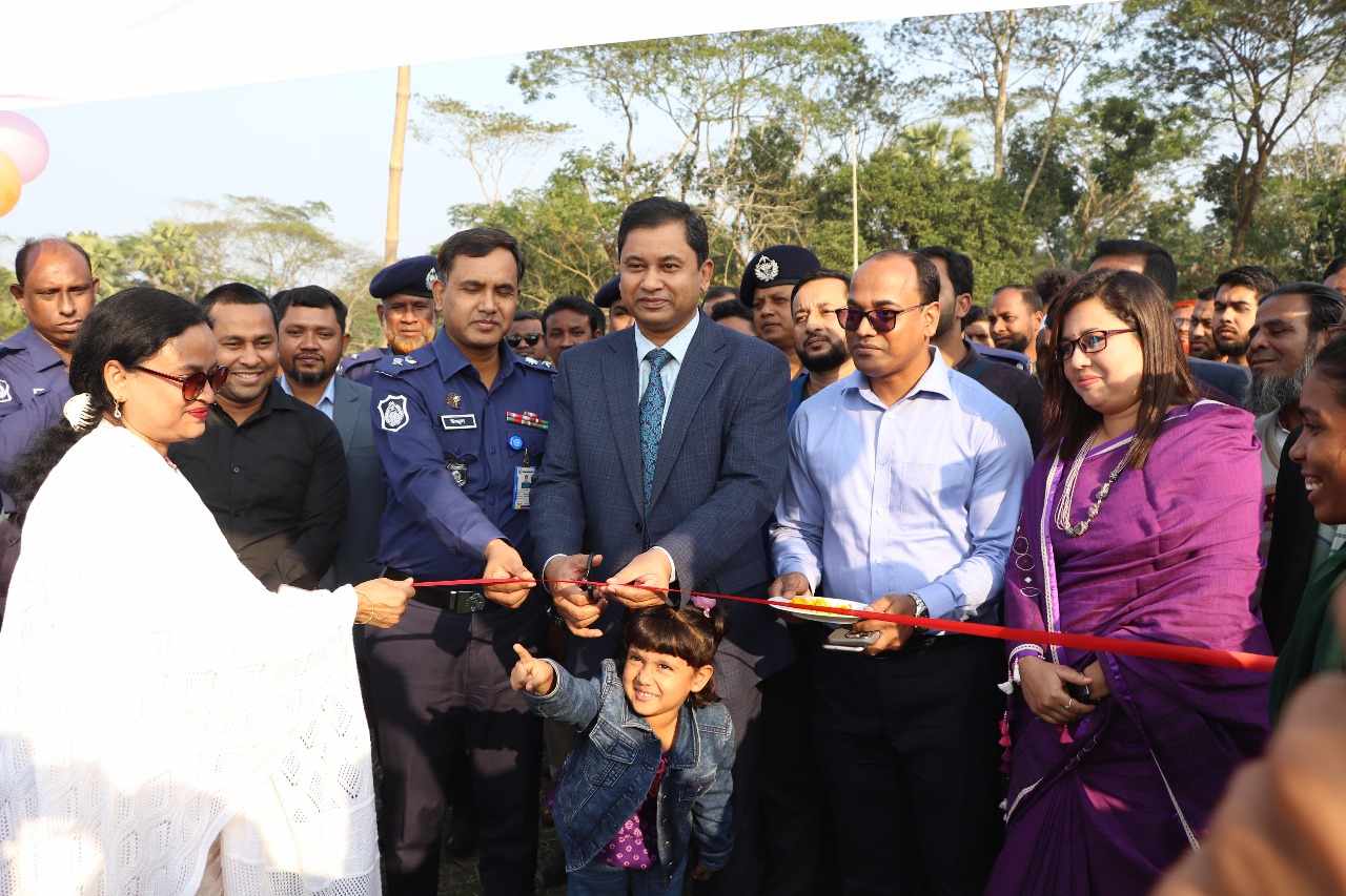 নলছিটি উপজেলা প্রশাসনের আয়োজনে ঘোড়াদৌড় প্রতিযোগিতা অনুষ্ঠিত।