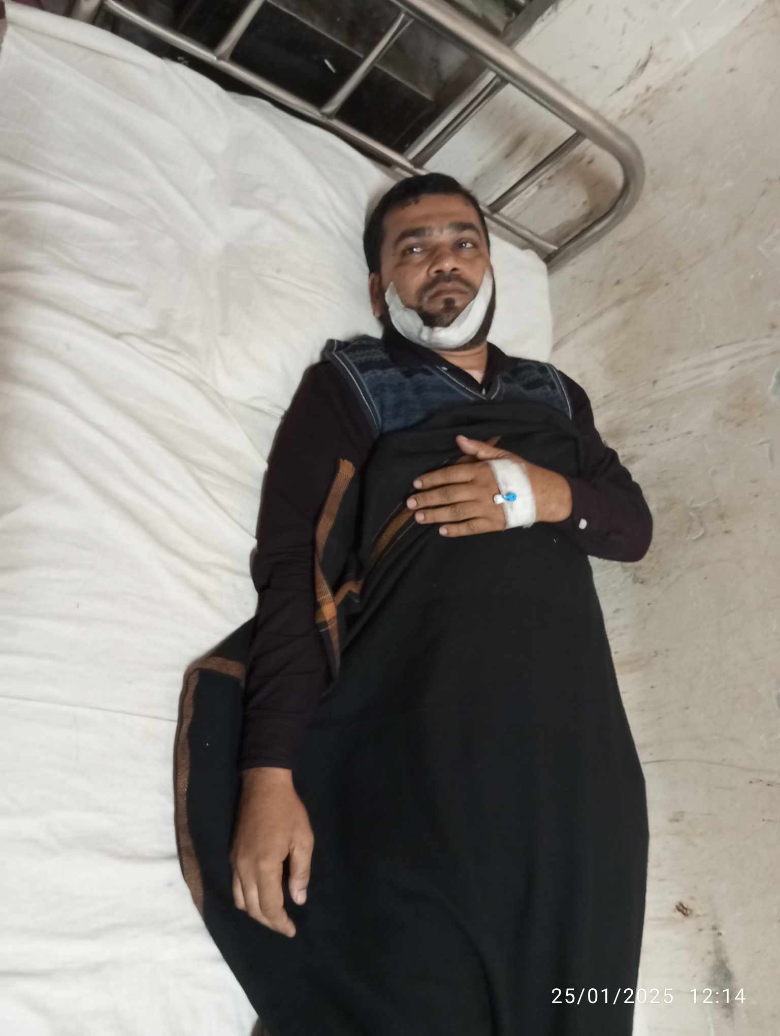দুর্বৃত্তদের প্রহরে ইউ পি সদস্য অহত