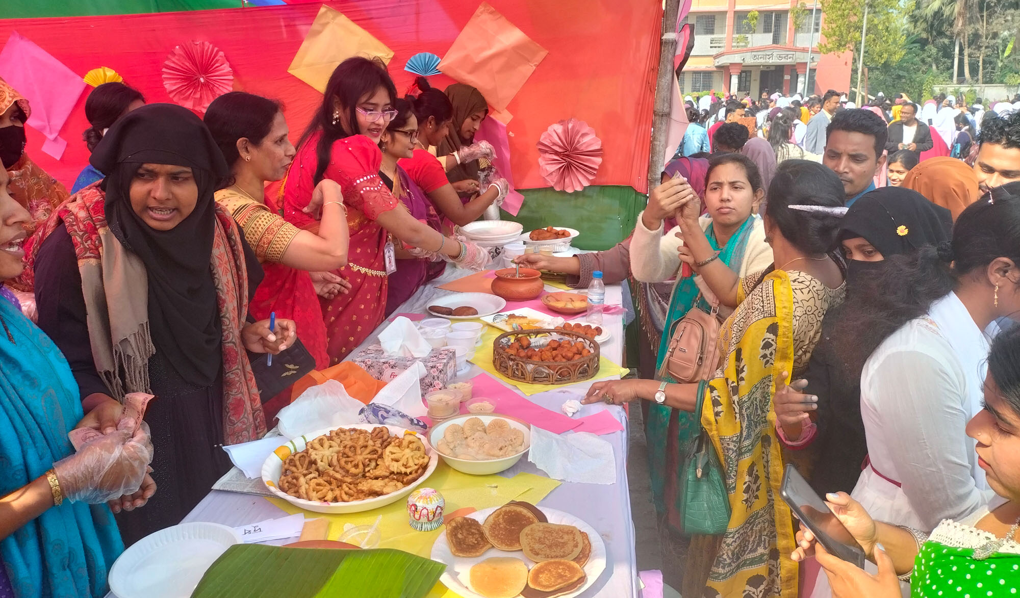 গোপালগঞ্জে অনুষ্ঠিত হলো দিনব্যাপী গ্রাম বাংলার ঐতিহ্যবাহী পিঠা উৎসব