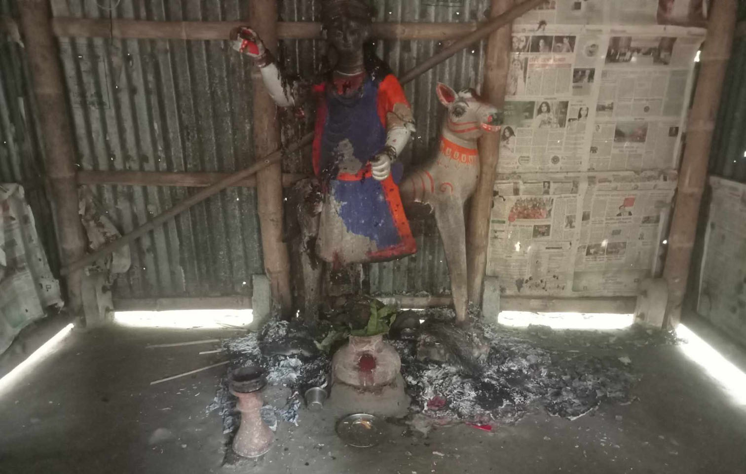 গোপালগঞ্জের কাশিয়ানীতে দু’টি মন্দিরে আগুন
