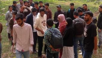 অ্যাটেন্ডেন্স ফ্রক্সি দেওয়ায় অভিনব কায়দায় শাস্তি দিলো ববি শিক্ষক।