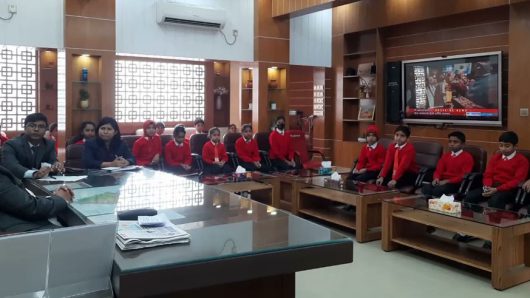 গোপালগঞ্জে জেলা প্রশাসকের কার্যালয় পরিদর্শন করলো ক্ষুদে শিক্ষার্থীরা