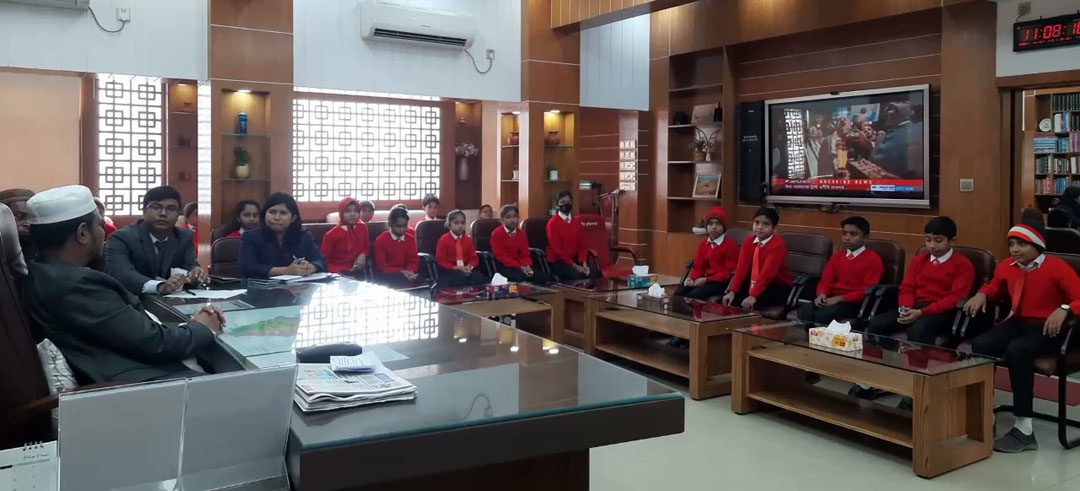 গোপালগঞ্জে জেলা প্রশাসকের কার্যালয় পরিদর্শন করলো ক্ষুদে শিক্ষার্থীরা
