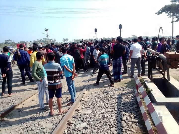 বাগেরহাটে ট্রেনের নিচে পড়ে শিশুর মৃত্যু