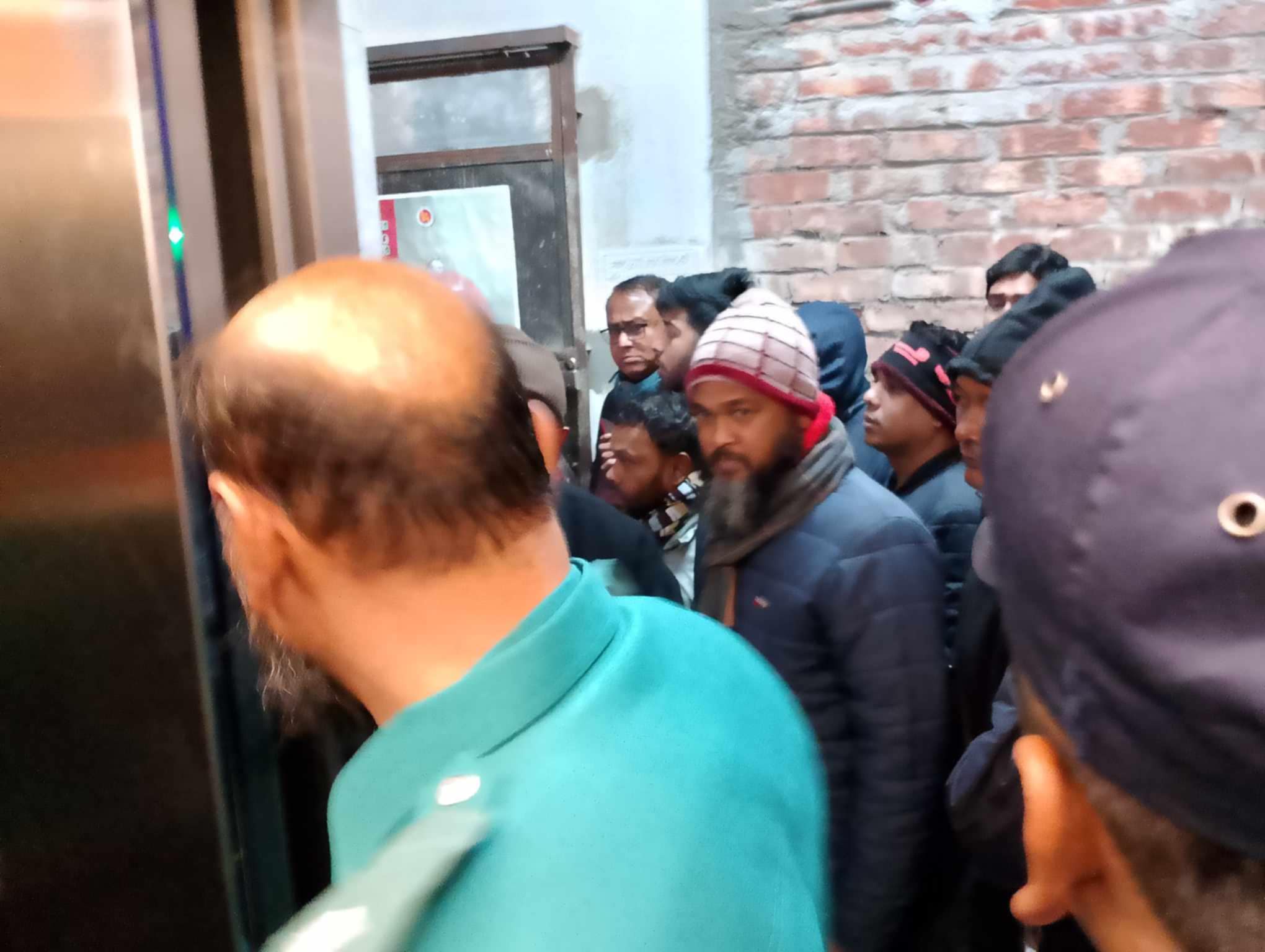 সরকারি নির্দেশ অমান্য করে রংপুর প্রেসক্লাবে তালা ভেঙে অনুপ্রবেশ