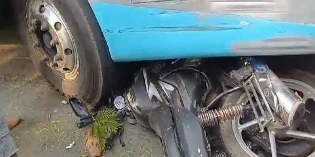 গলাচিপায় মোটরসাইকেল ও বাস মুখোমুখি সংঘর্ষ, আহত আঠারো