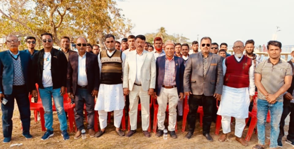 পক্ষিয়া ইউনিয়ন শ্রমিক দলের আয়োজনে মতবিনিময় সভা ও মধ্যাহ্নভোজ অনুষ্ঠিত