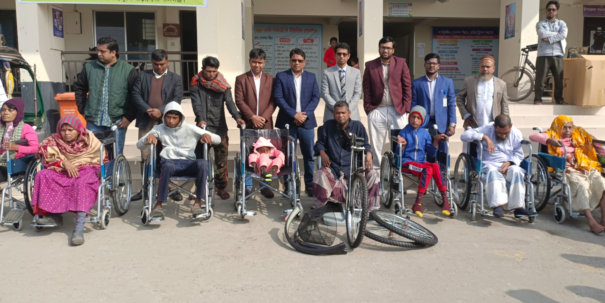 গোপালগঞ্জে হুইল চেয়ার পেয়ে আনন্দিত ১৪ প্রতিবন্ধী