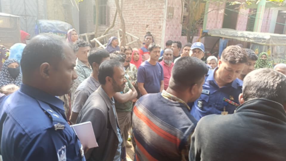 ভোলায় স্বামীর পরকীয়ার জেরে স্ত্রীর বিষপানে আত্মহত্যা