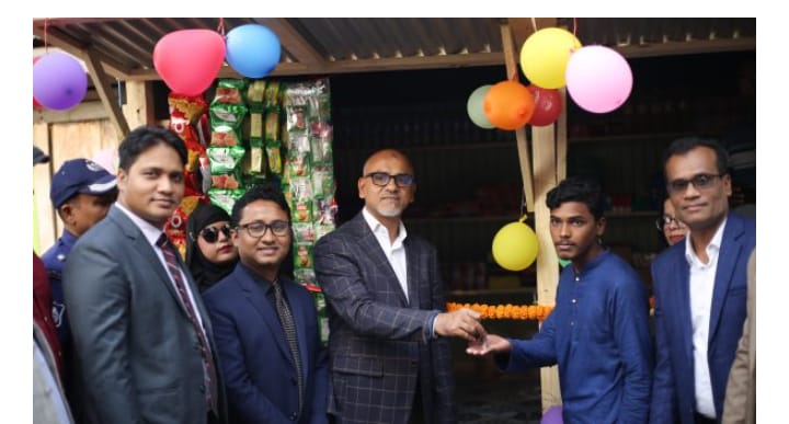 ইন্দুরকানীতে জেলা প্রশাসনের উদ্যোগে গণ অভ্যুথ্যানে আহত যুবককে জুলাই ২৪ নামে দোকানঘর উপহার