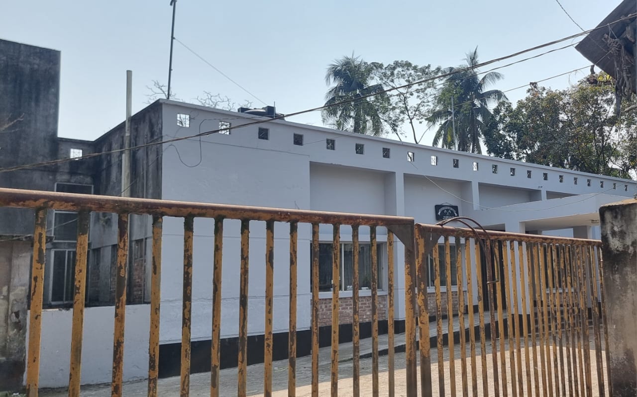 ২১ শে ফেব্রুয়ারীকে অবমূল্যায়ন করলেন নলছিটি সাবরেজিস্টার অফিসার