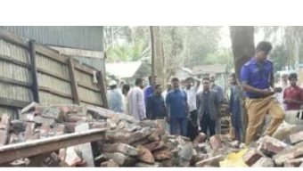 ইন্দুরকানীতে সরকারী জমিতে অবৈধ স্থাপনা ভেঙ্গে দিল প্রশাসন
