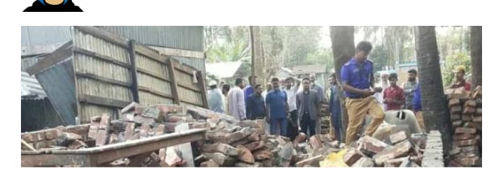 ইন্দুরকানীতে সরকারী জমিতে অবৈধ স্থাপনা ভেঙ্গে দিল প্রশাসন