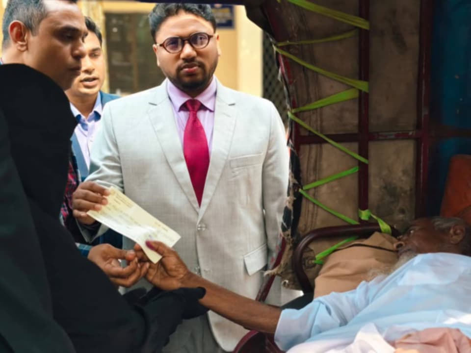 বোরহানউদ্দিনে বিভিন্ন রোগে আক্রান্ত ২৩ জনের মাঝে  ১১ লাখ ৫০ হাজার টাকার অনুদানের চেক বিতরণ