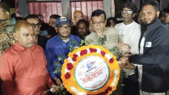 গলাচিপায় একুশের প্রথম প্রহরে ভাষা শহীদদের প্রতি ফুল দিয়ে বিনম্র শ্রদ্ধা নিবেদন