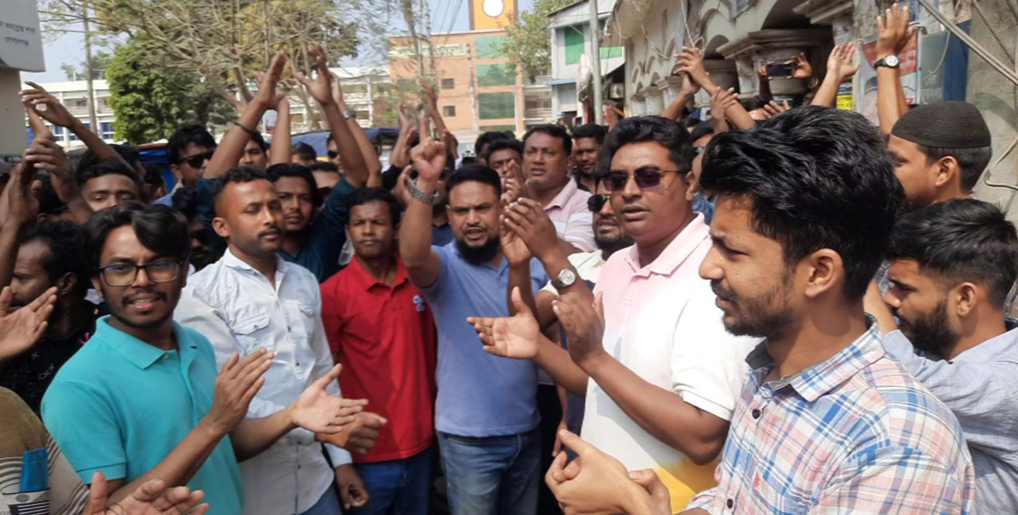 হরতালের প্রতিবাদে গোপালগঞ্জে বিএনপির বিক্ষোভ মিছিল