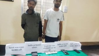 রংপুরে দেশীয় অস্ত্রসহ ২ ছিনতাইকারী আটক
