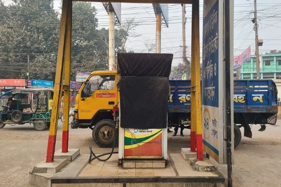 পেট্রোল পাম্পে উচ্ছেদ অভিযানের অভিযোগে রংপুর ও রাজশাহী  পেট্রোল পাম্প বন্ধ