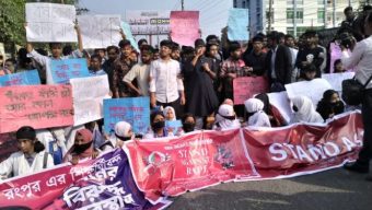 ধর্ষণের প্রতিবাদে রংপুরে সড়ক অবরোধ ও বিক্ষোভ