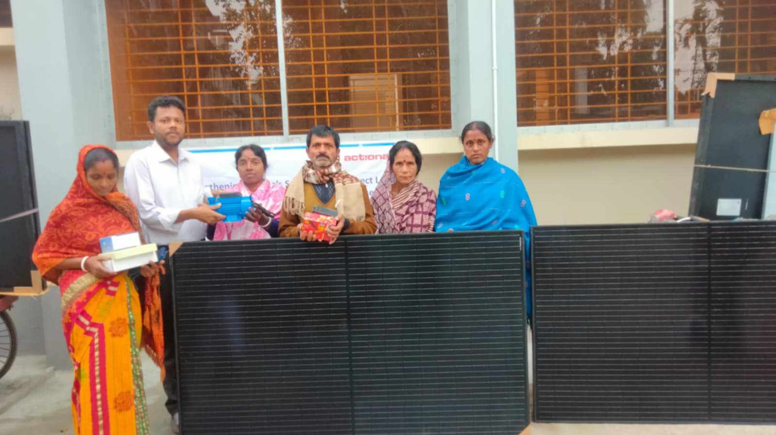 ভূমিহীন নারীদের জীবন-জীবিকা সুরক্ষায় সহায়তা প্রদান