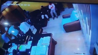 বরিশালে কোটি টাকার টেন্ডার নিয়ে উত্তেজনা গণপূর্ত’র নির্বাহী প্রকৌশলী লাঞ্চিত।