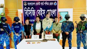 মোংলায় হত্যা মামলার আসামী ও আ.লীগের নেতাকর্মীসহ আটক ৮, অস্ত্র ও গুলি উদ্ধার