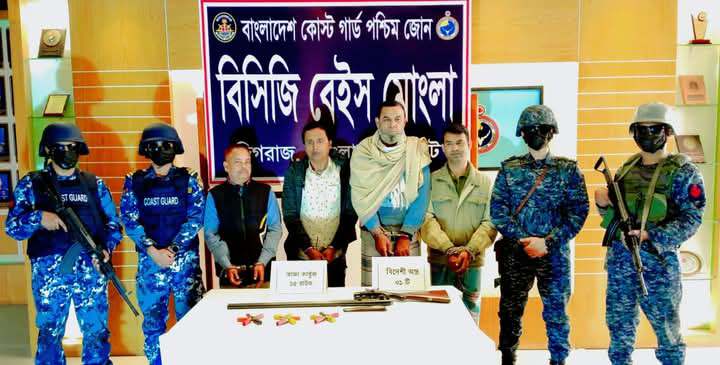 মোংলায় হত্যা মামলার আসামী ও আ.লীগের নেতাকর্মীসহ আটক ৮, অস্ত্র ও গুলি উদ্ধার