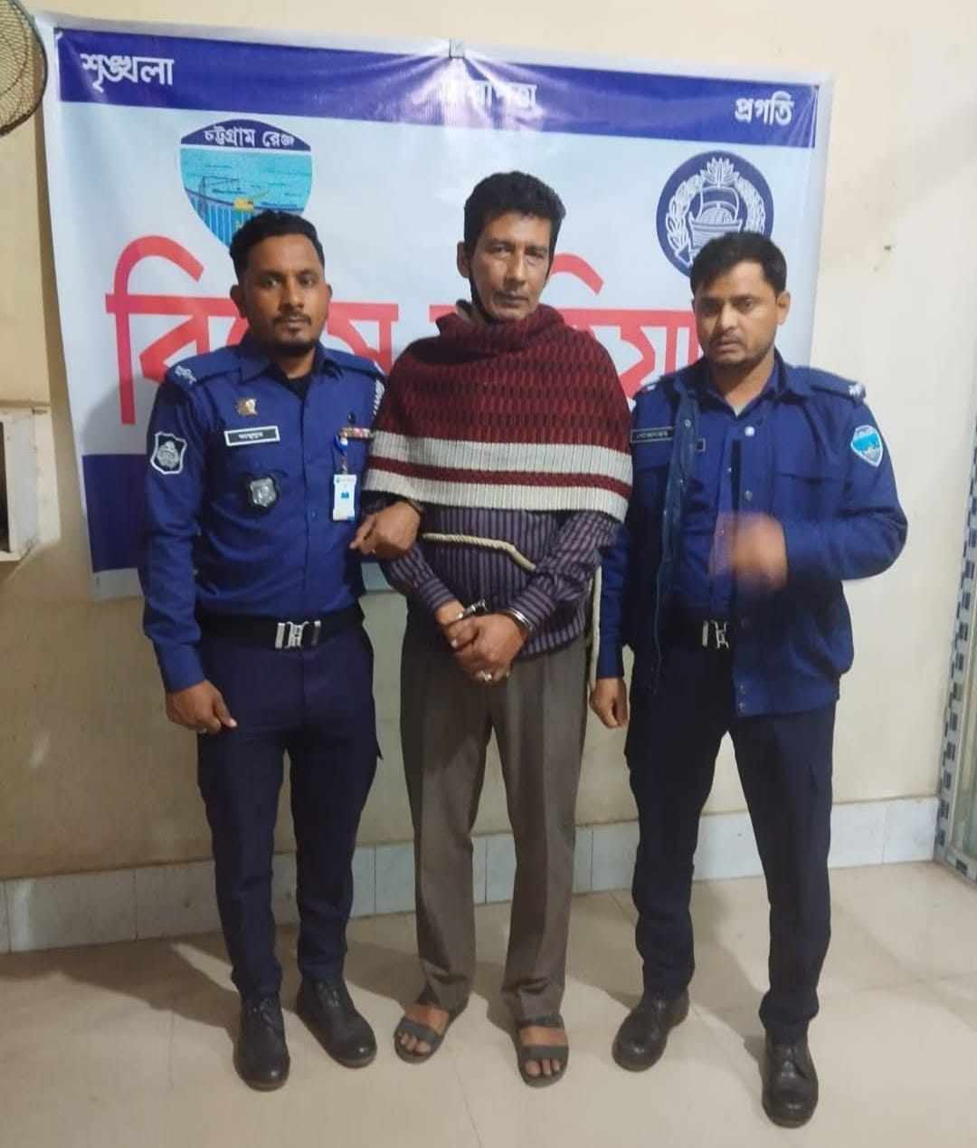 কুমিল্লা’য় বাসের ৮ যাত্রীকে পুড়িয়ে হত্যার দায়ে  সাবেক কাউন্সিলর আটক