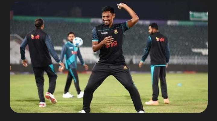 সেমির কঠিন সমীকরণে বাংলাদেশ এখন টস হেরে ব্যাটিং করছে।