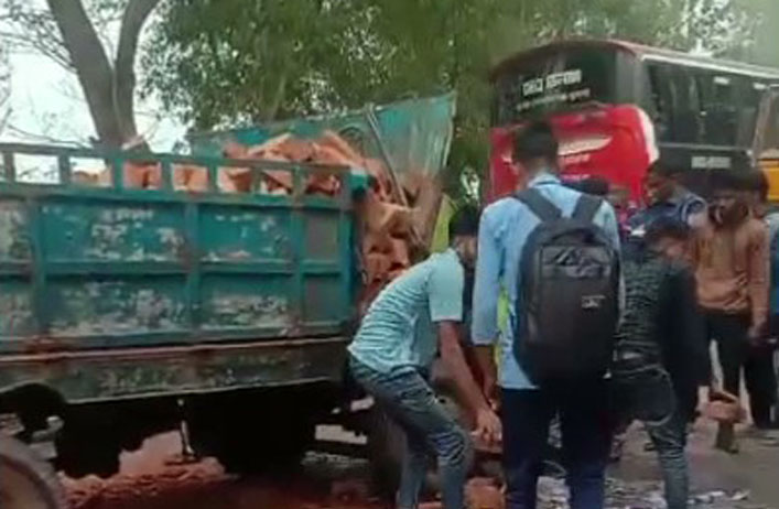 গোপালগঞ্জে বাস ও ট্রলির মুখোমুখি সংঘর্ষে নিহত-১, আহত-১০