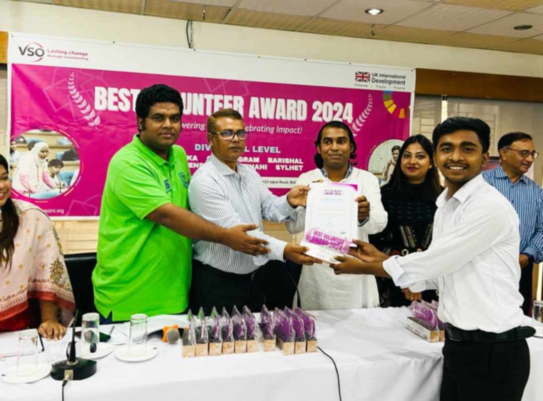 বিভাগীয় ন্যাশনাল ভলান্টিয়ার অ্যাওয়ার্ড ২০২৪ পেলেন বেতাগীর খাইরুল ইসলাম মুন্না