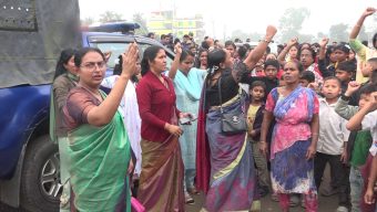 গোপালগঞ্জে স্কুলের দেওয়াল উচ্ছেদের প্রতিবাদে শিক্ষার্থীদের চার ঘন্টা সড়ক অবরোধ