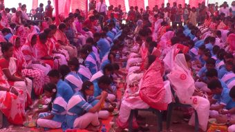 ব্যতিক্রমী অনুষ্ঠান “গুরুজনে কর নতি”  গোপালগঞ্জে মা-বাবার পা-ধোয়ালো তিন শতাধিক শিক্ষার্থী
