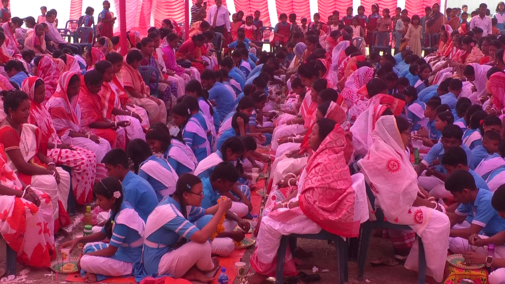 ব্যতিক্রমী অনুষ্ঠান “গুরুজনে কর নতি”  গোপালগঞ্জে মা-বাবার পা-ধোয়ালো তিন শতাধিক শিক্ষার্থী