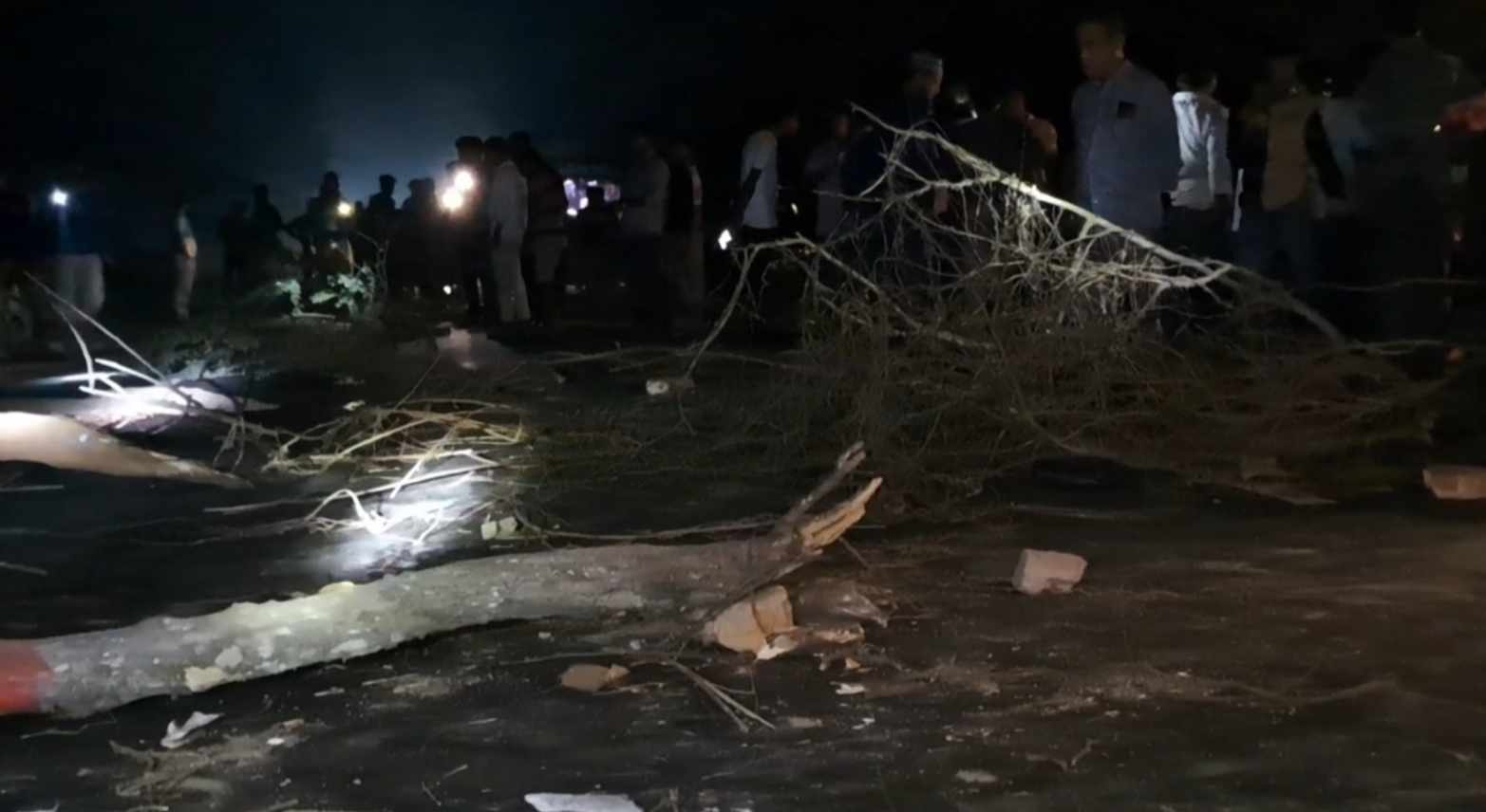 গোপালগঞ্জে বাসচাপায় বৃদ্ধা নিহত, গাড়ি ভাংচুর, মহাসড়ক অবরোধ
