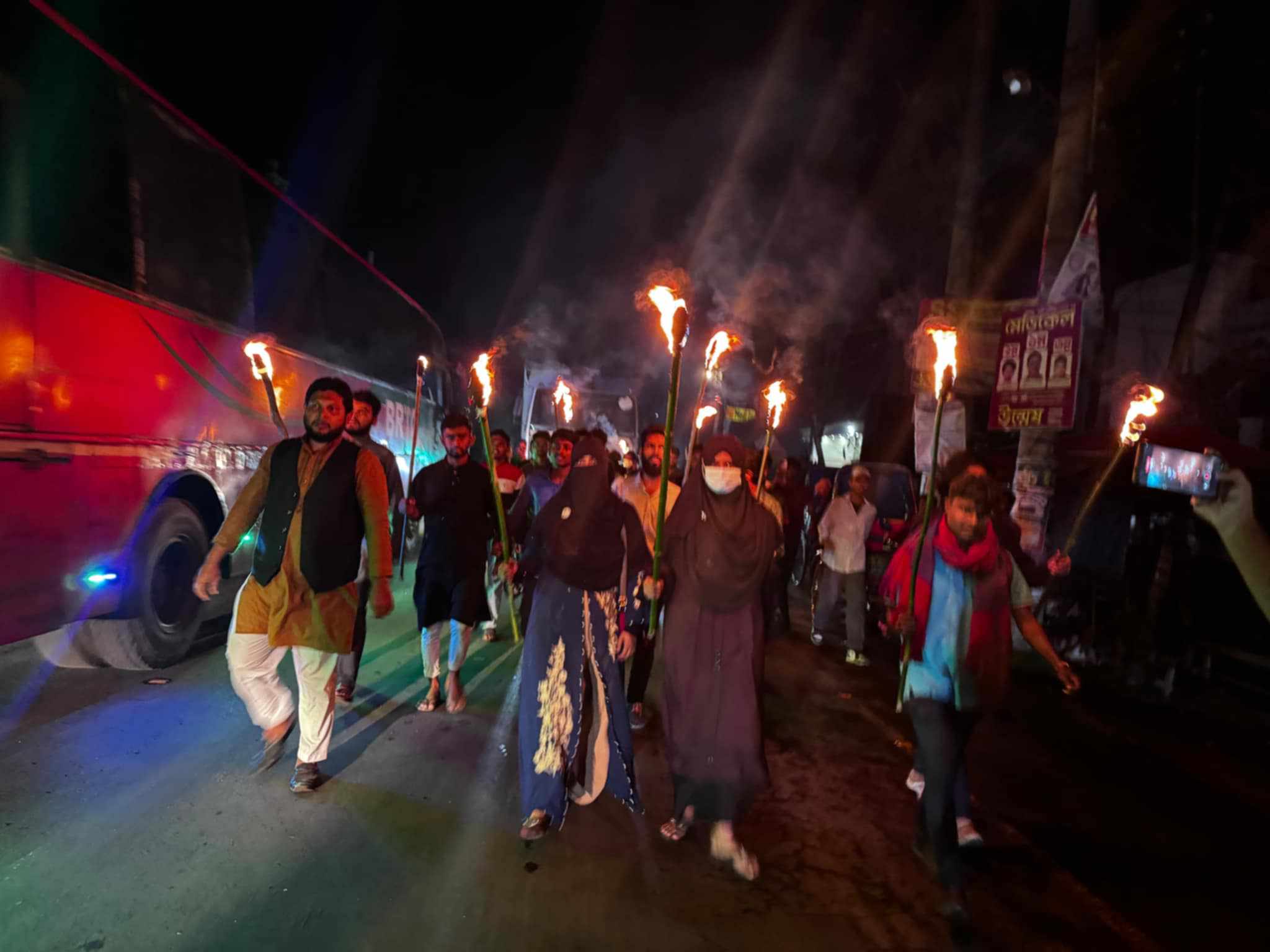 কুয়েটে শিক্ষার্থীদেরকে হামলা’র প্রতিবাদে বাগেরহাটে মশাল মিছিল