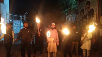 আওয়ামী পন্থী শিক্ষককে প্রো-ভিসি বানানোর চেষ্টার প্রতিবাদে যবিপ্রবি শিক্ষার্থীদের মশাল-মিছিল