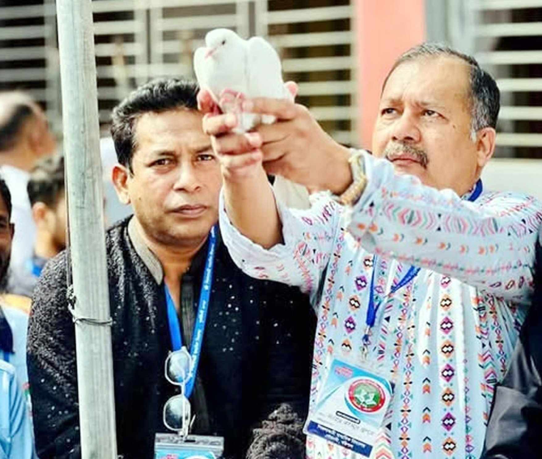 গৌরনদীতে ঐতিহ্যবাহী বিদ্যালয়ে পূর্নমিলনী